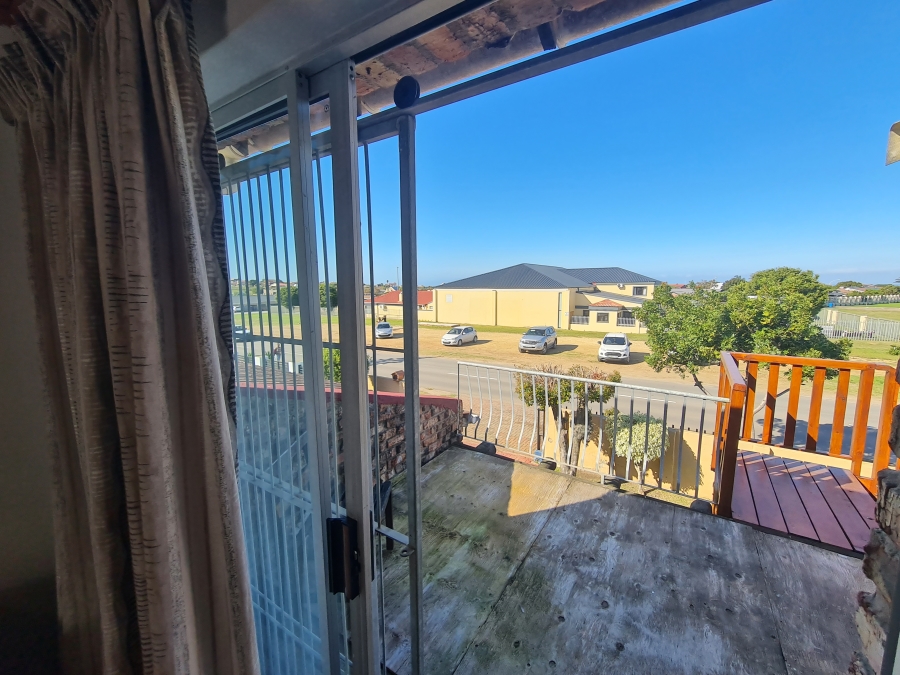 3 Bedroom Property for Sale in Wavecrest Eastern Cape
